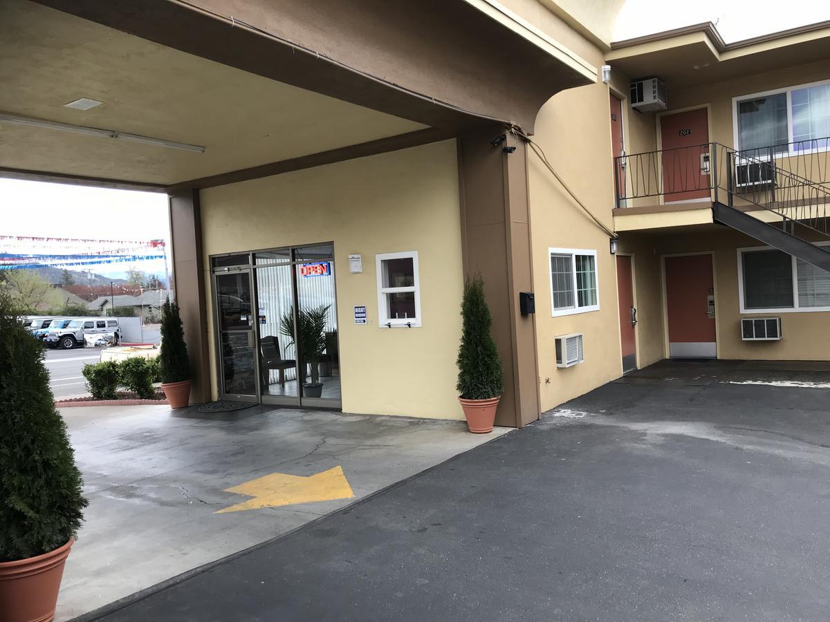 Sunset Inn Grants Pass Exterior photo