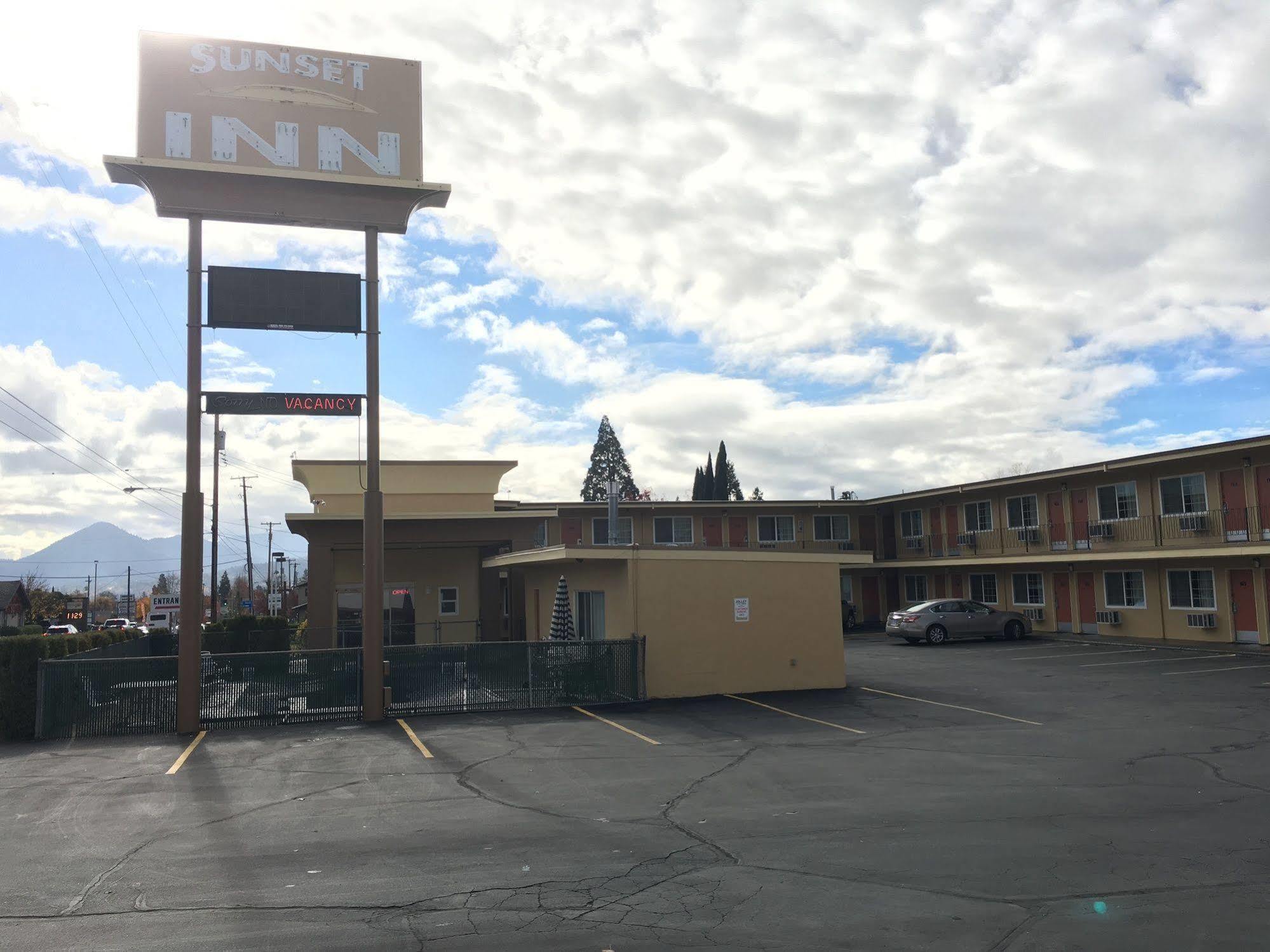 Sunset Inn Grants Pass Exterior photo